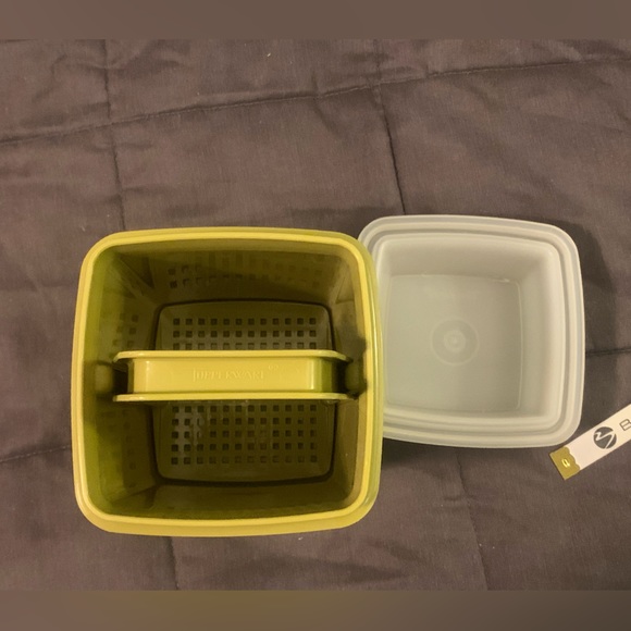 Tupperware pickle container - Picture 8 of 11